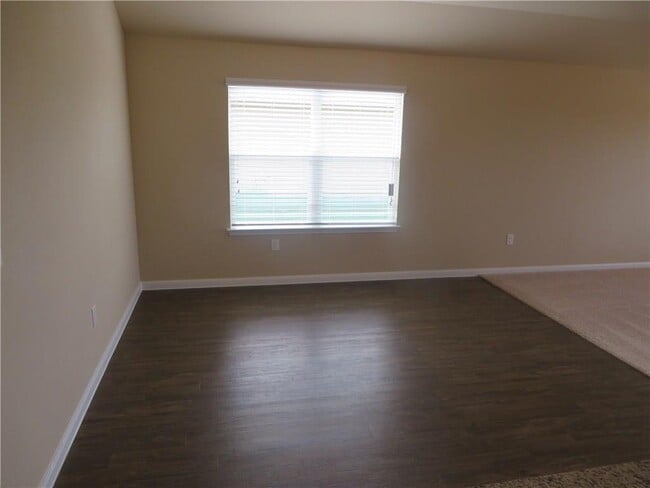 Building Photo - 245 Voss