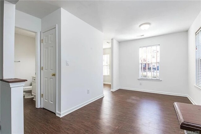 Foto del edificio - 3715 Melrose Cottage Dr