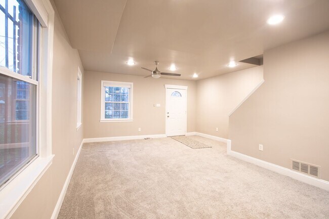 Building Photo - Newly Renovated 3 BR/1 BA Semi-Detached Ho...