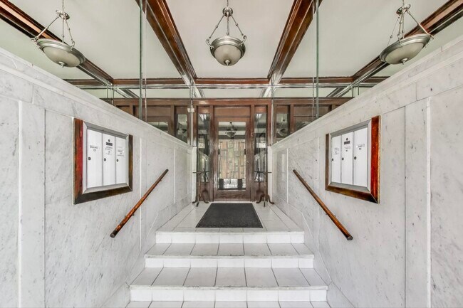 Foto del edificio - 4357 S Greenwood Ave