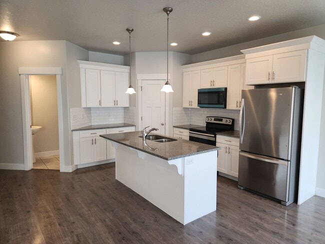 Foto del edificio - 4 Bedroom 2.5 Bathroom Lehi Townhome!