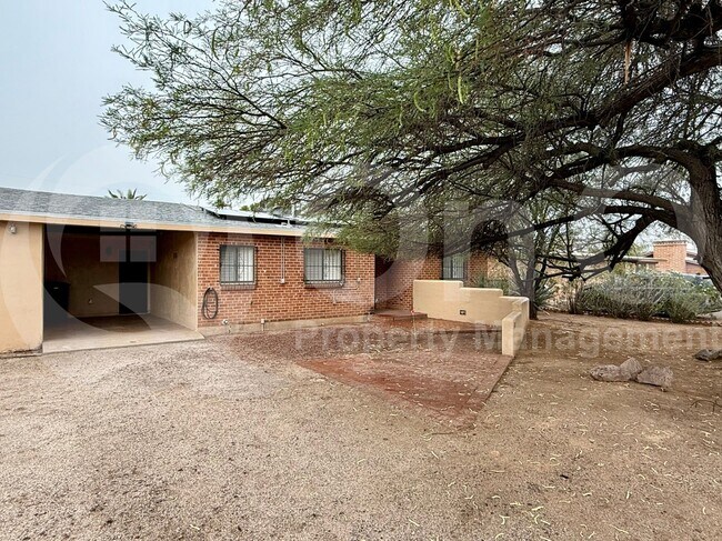 Foto del edificio - 6260 E 2nd St