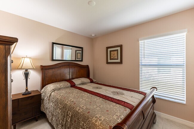 Foto del edificio - Move-In Ready 4-Bedroom Home with Modern Furnishings in Rotonda West
