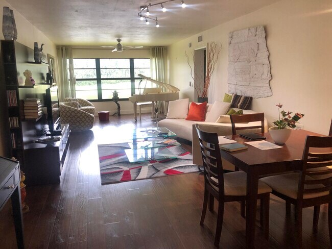 Foto del edificio - 18 Plantation Dr