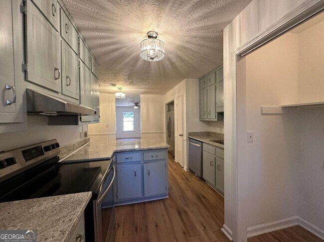 Building Photo - 5172 Ridge Forest Dr