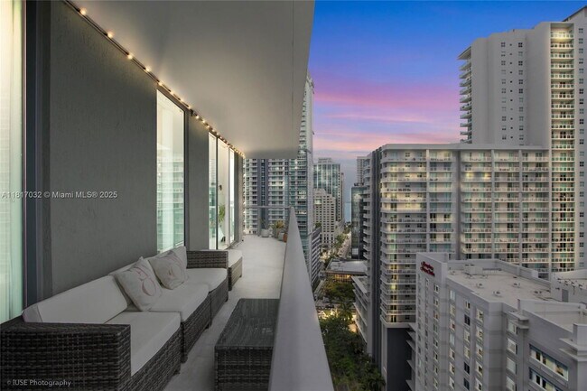 Foto del edificio - 79 SW 12th St