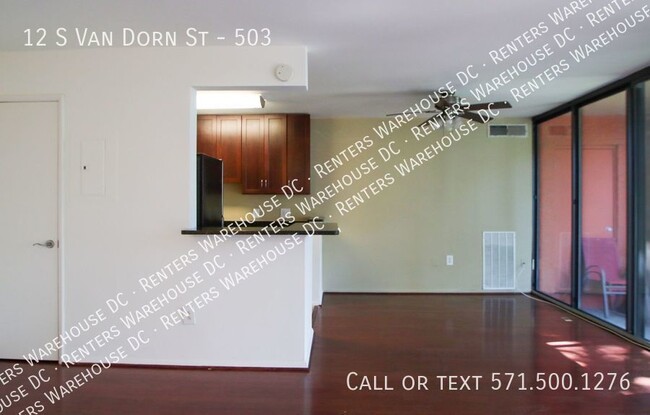 Building Photo - Light-filled 1Bd/1Bth in West End Condos i...