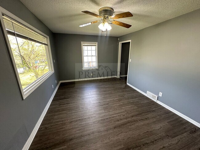 Foto del edificio - 5935 Cypress Pl