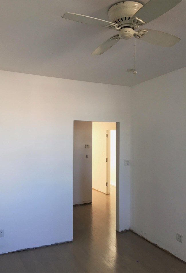 Foto del edificio - 6043 Madison St