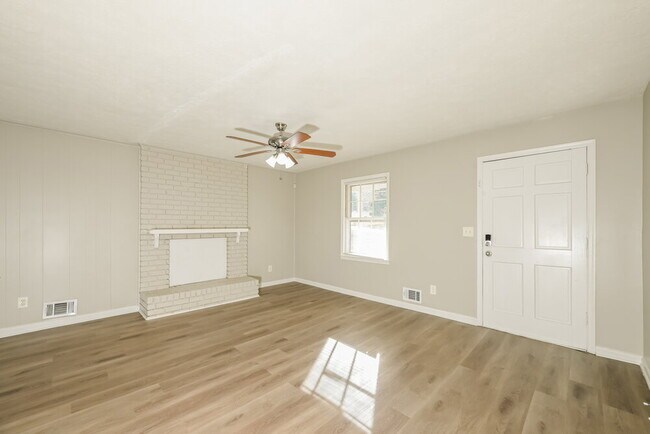 Foto del edificio - 6490 Executive Dr