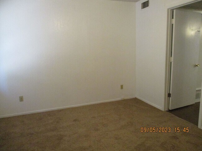 Building Photo - 523 Claire Ct 76012
