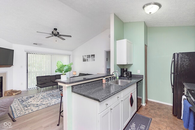 Foto del edificio - 4351 Village Pkwy Cir W