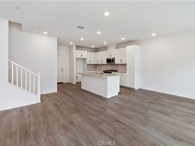Building Photo - Beautiful brand new 3 Bedroom Townhome in ...