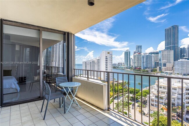 Building Photo - 520 Brickell Key Dr