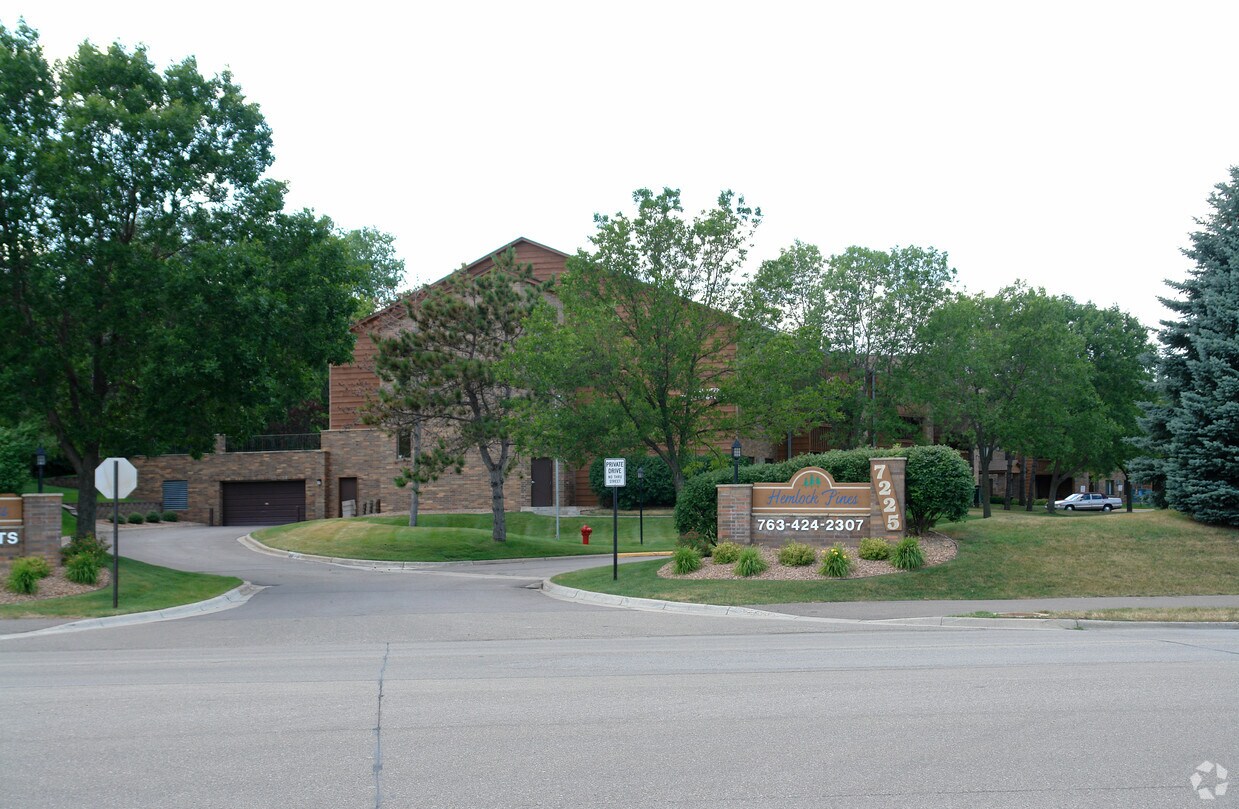 Hemlock Pines Apartments Osseo, MN
