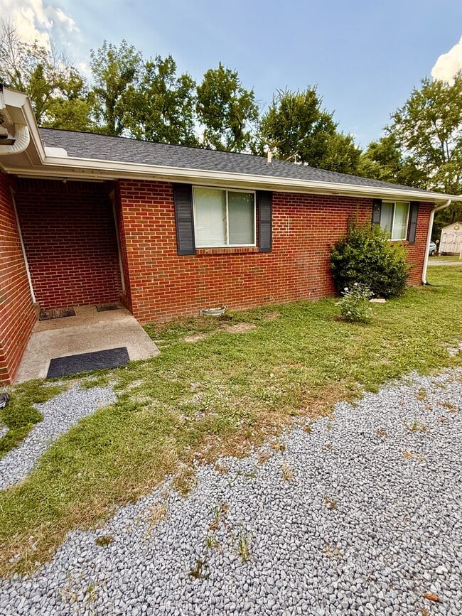Building Photo - 425 Ezell Pike