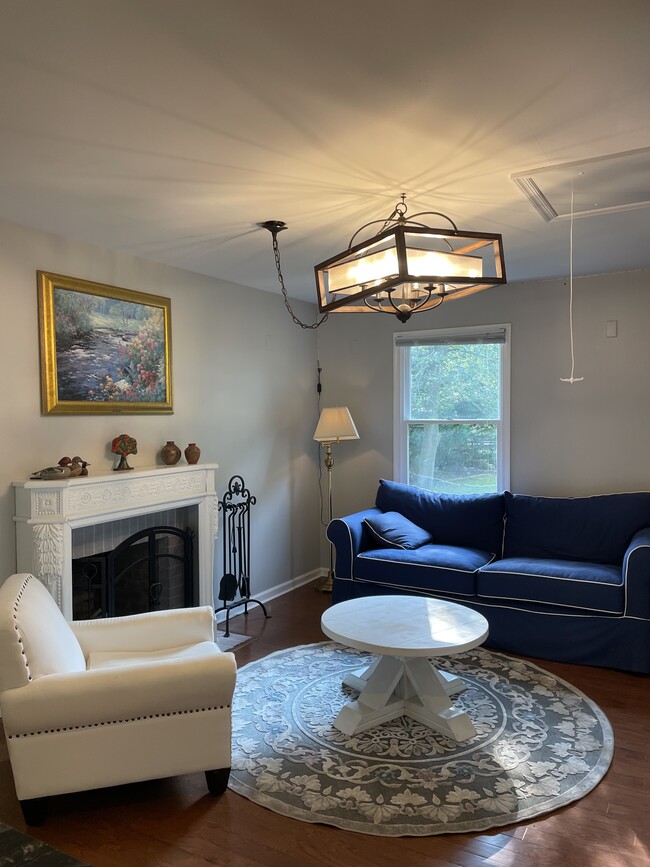 Family room with Fireplace - 218 S Washington St