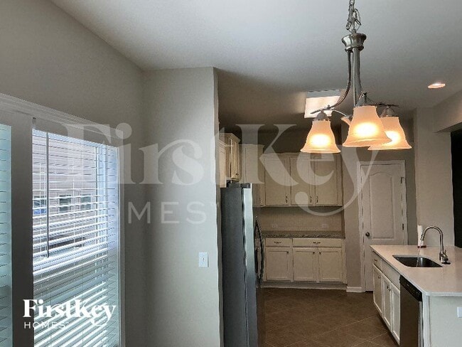 Building Photo - 837 Ember Dr