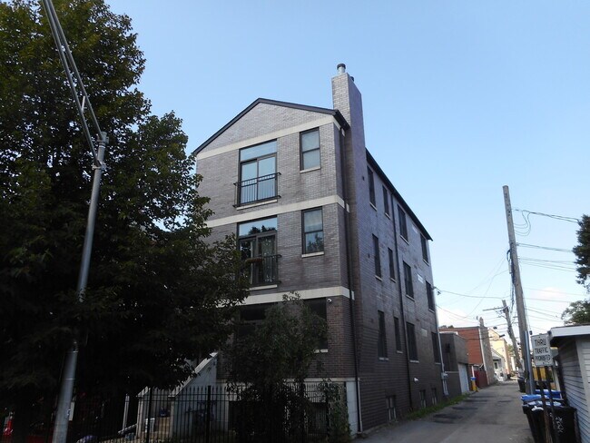 Building Photo - 2744 N St Louis Ave