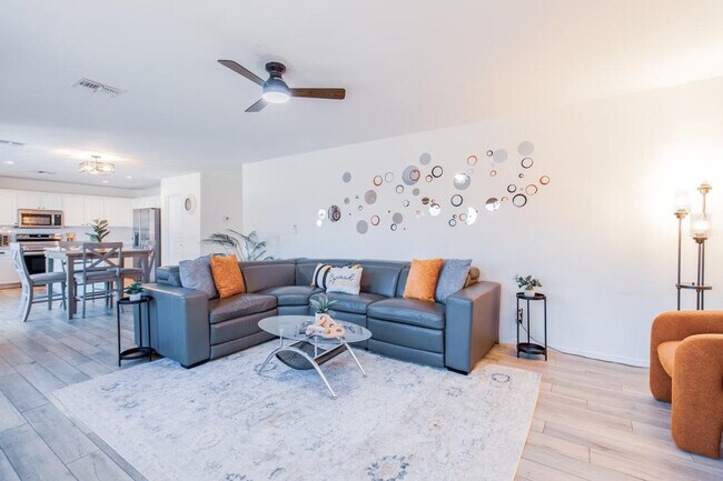 Foto del edificio - 1550 N Desert Willow St