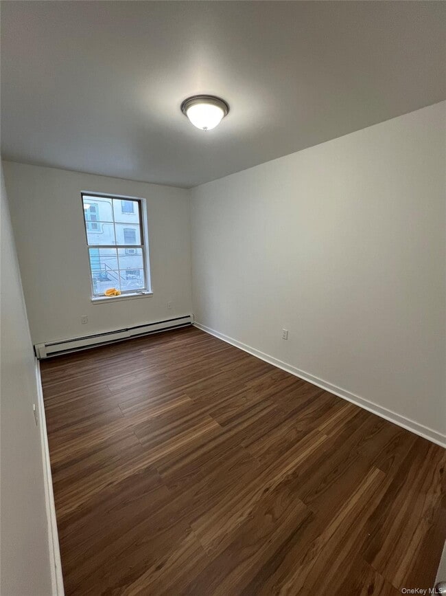 Building Photo - 142 W 175th St