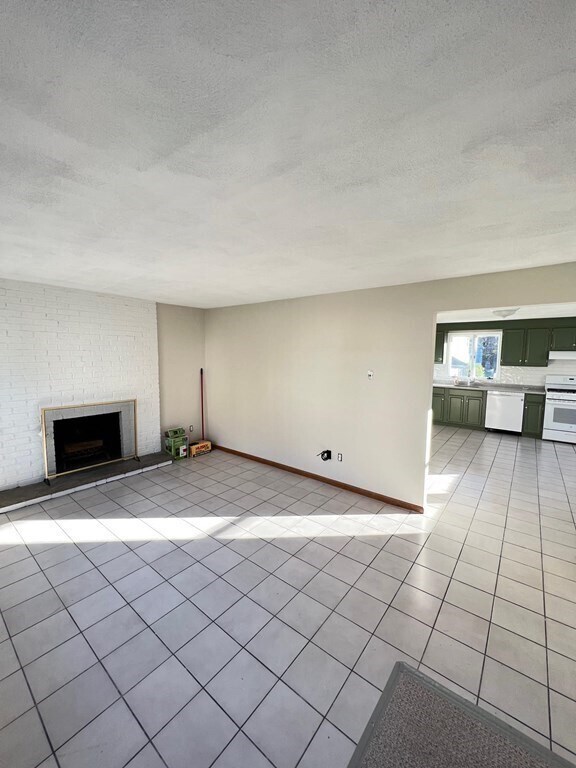 Building Photo - 86 Overland Rd
