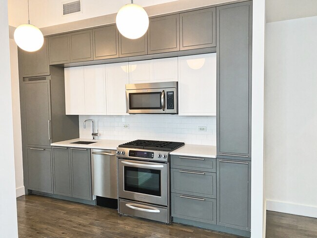Building Photo - 416 W 52nd St