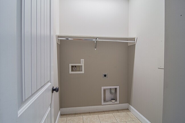 Foto del edificio - 56 Rawlings Ln