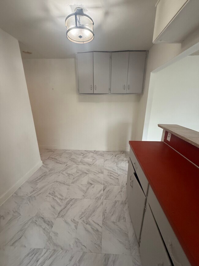 Foto del edificio - 1133 E Lexington Dr