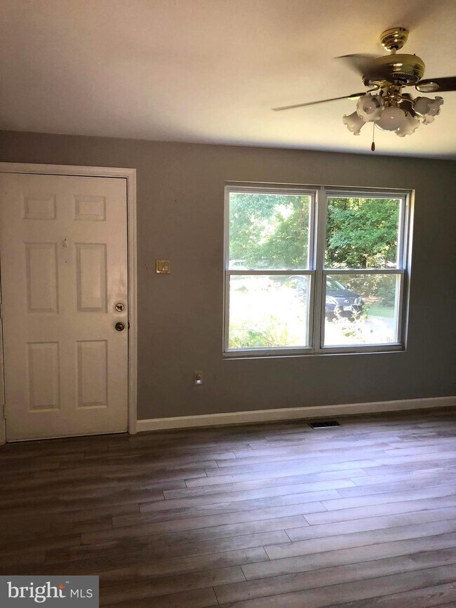 Building Photo - 10464 Greene Dr