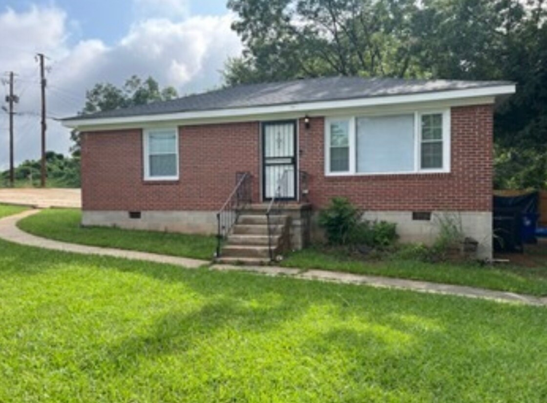 Primary Photo - 2576 Flat Shoals Rd