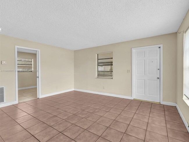 Foto del edificio - 5611 SW 38th St