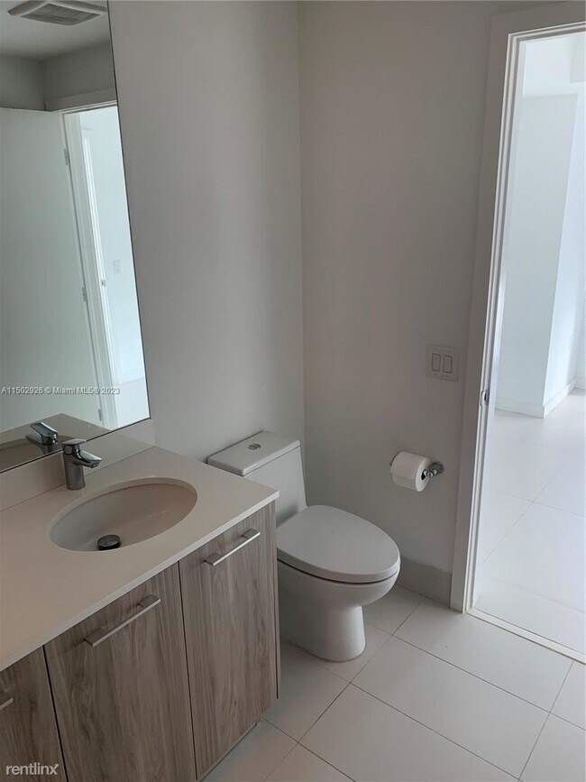 Foto del edificio - 1 br, 1.5 bath Condo - 501 NE 31st St Unit...