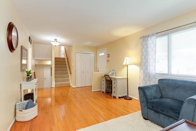 Foto del edificio - 4992 Swinton Dr