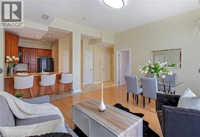 Photo du bâtiment - 130 Wellington St N