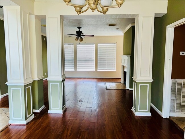 Building Photo - 6218 Paddle Wheel Dr
