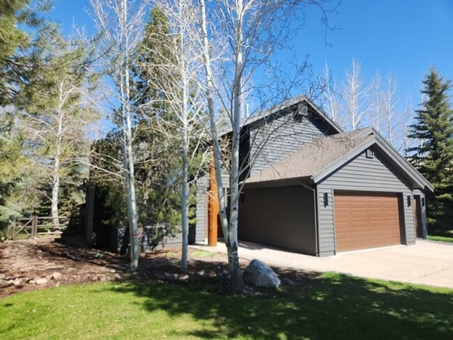 Building Photo - Beautiful Ranch Place Home