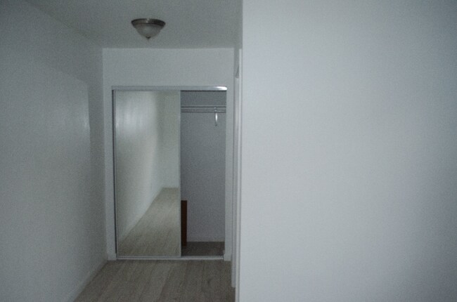 Building Photo - 3039 Fashion Ave