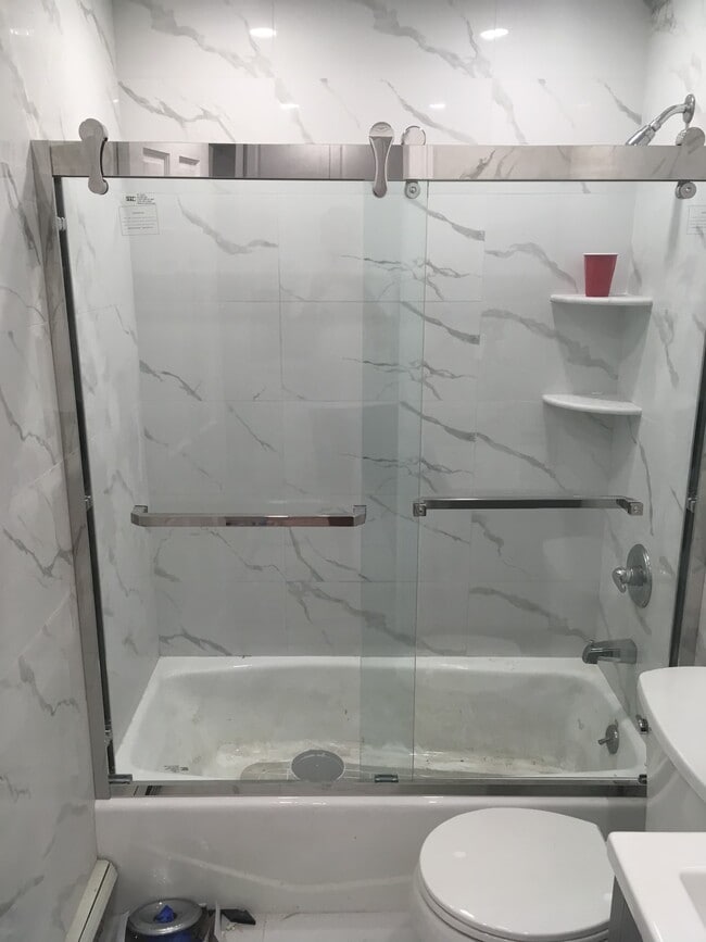 Main Full bathroom pic 1 - 2029 125th St