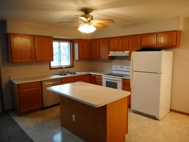 Foto del edificio - 125 Rosewood Ln S