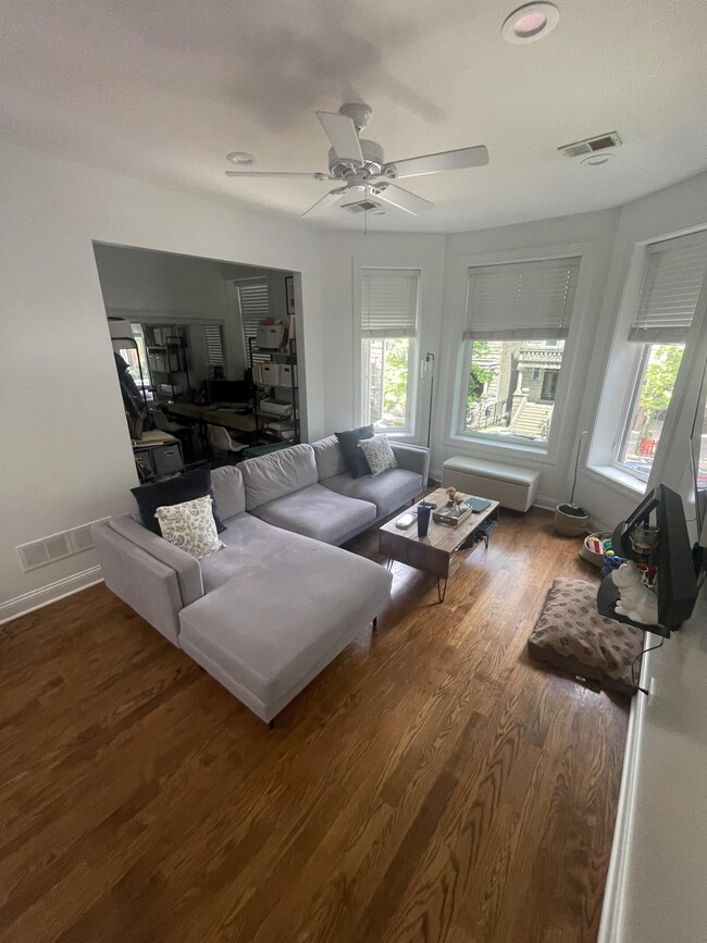 Foto del edificio - 3321 W Pierce Ave