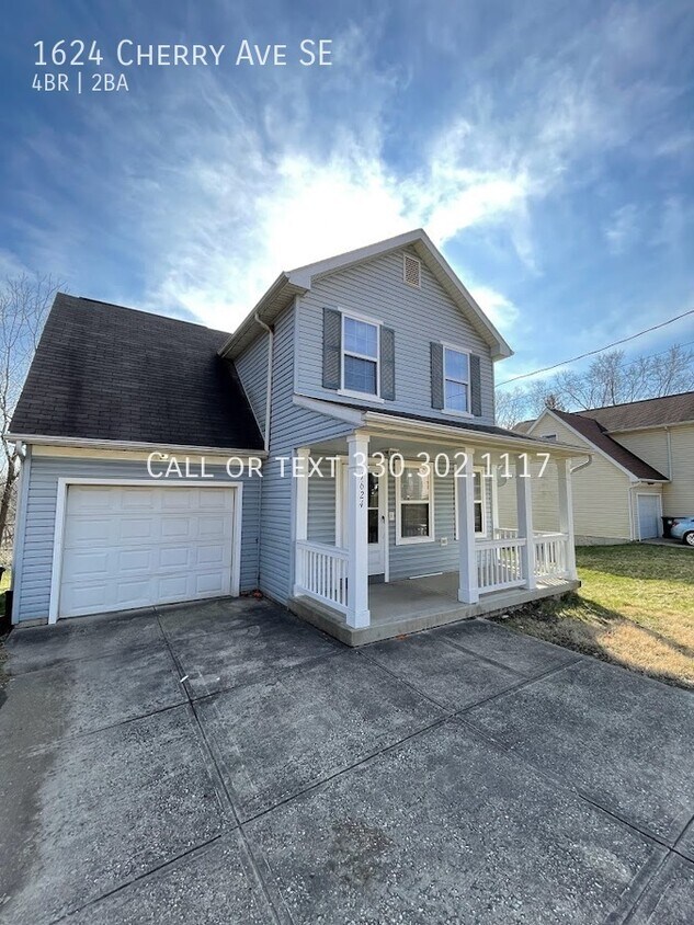Foto principal - Four bedroom two bathroom home for rent