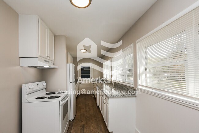 Building Photo - 514 Naples Rd