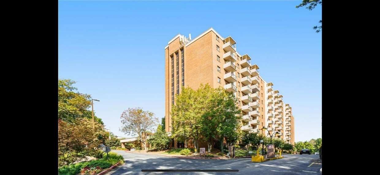 Primary Photo - 300 Johnson Ferry Rd