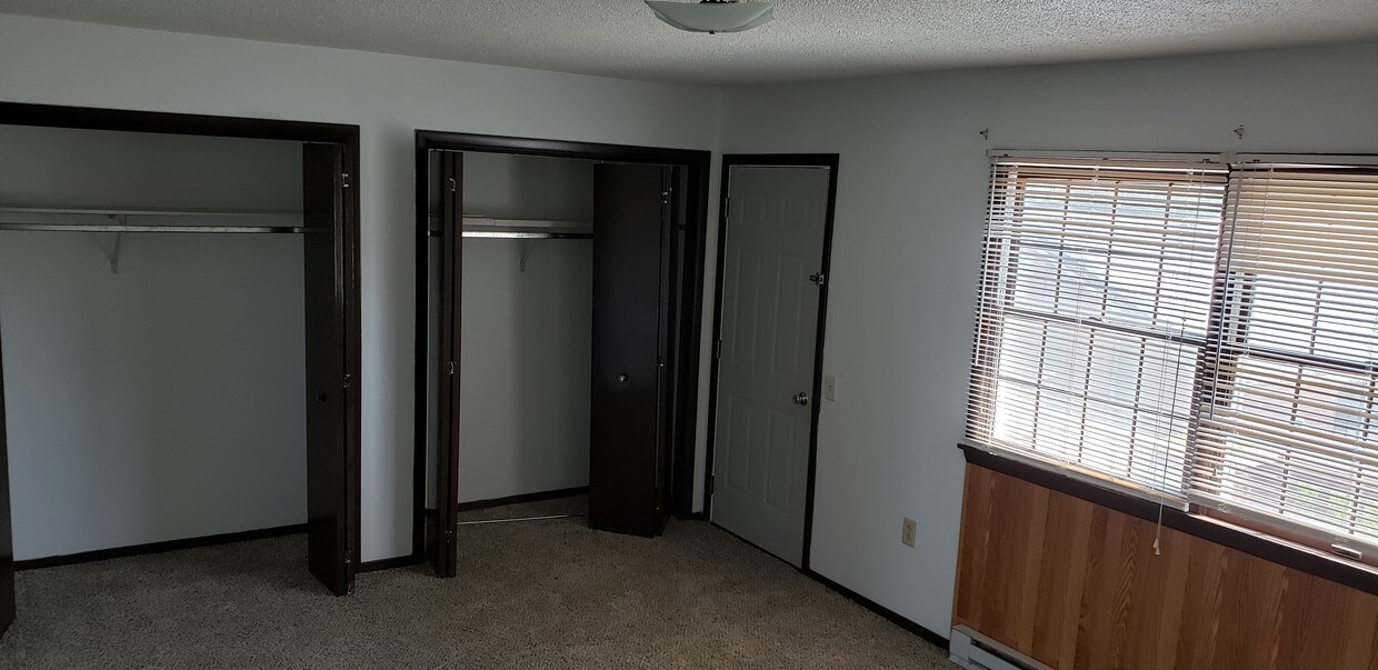 102 Lynwood Dr, Edinboro, PA 16412 Apartments in Edinboro, PA