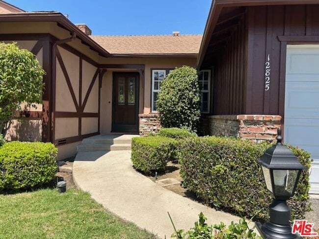 Foto del edificio - 12825 Waddell St