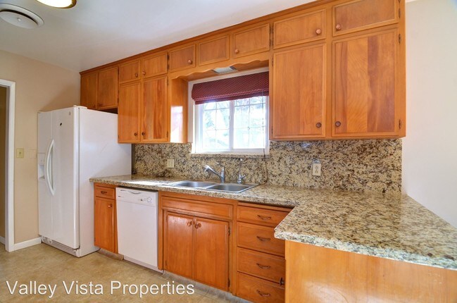 Building Photo - 6825 N Locan Ave