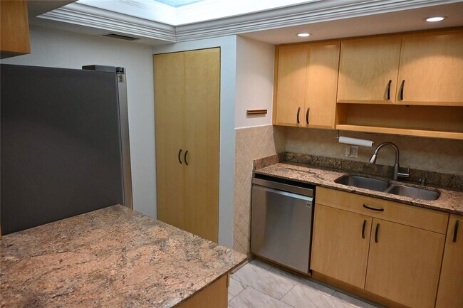 Building Photo - 1800 S Ocean Blvd