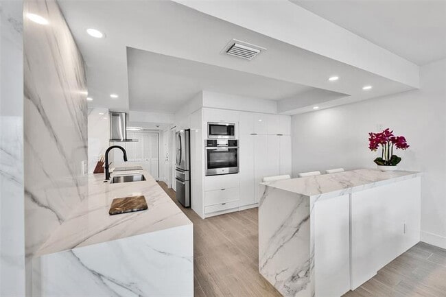 Foto del edificio - 5100 N Ocean Blvd