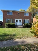 Building Photo - 12 Alcona Ave